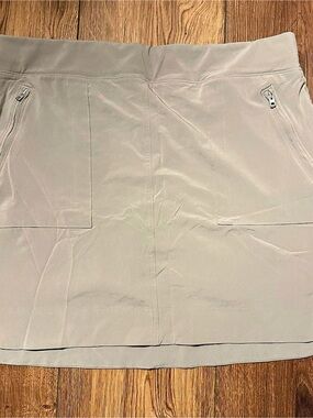 16T Athleta Chelsea Cargo Skort #granolagirl #gorpcore #hikercore
